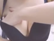 Азиатский Big Tits Девушка меняет одежду